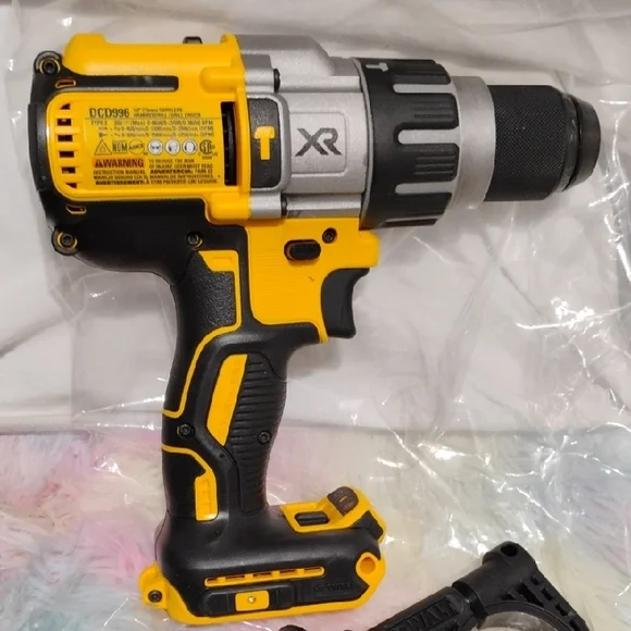 SALE! NWOT DeWalt 20V Max Hammer Drill Driver Multiple Speed 2Batteries Charger - Picture 9 of 12